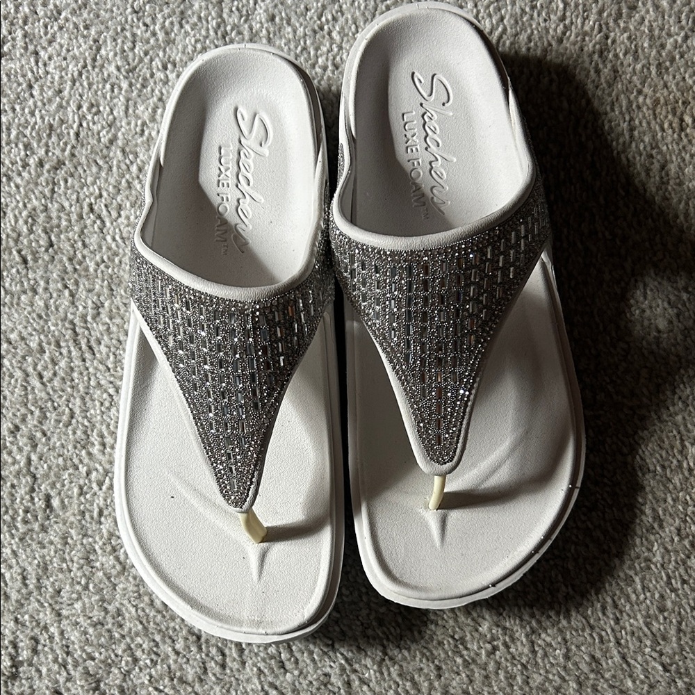 Skechers White Footbed Silver Sparkle Thong Sandals